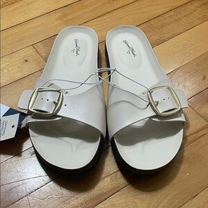 Universal Thread Cream Buckle Sandals